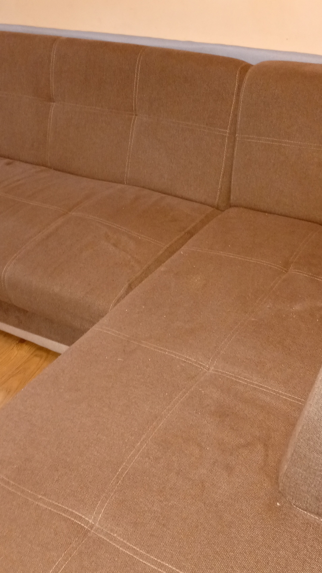 Before photo for Пране на мека мебел и килими