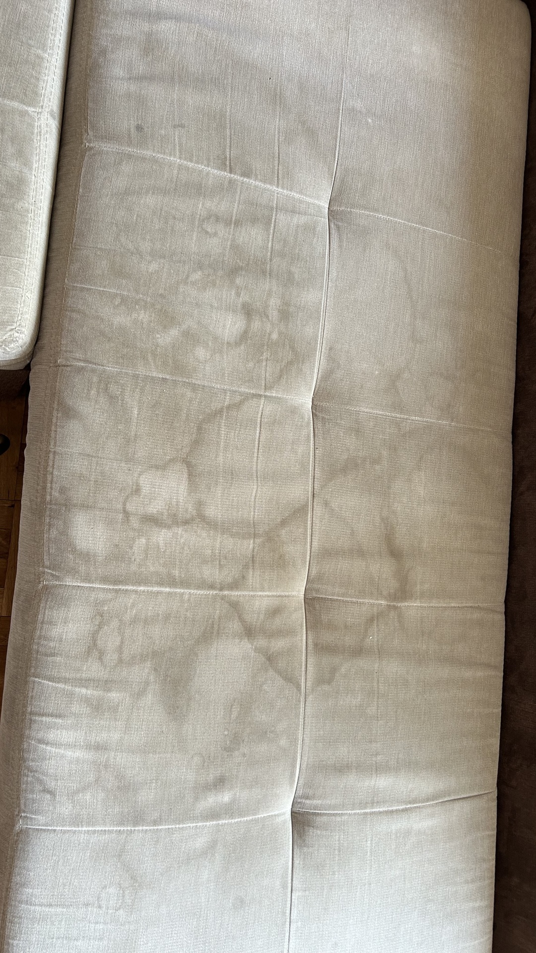 Before photo for Пране на мека мебел и килими